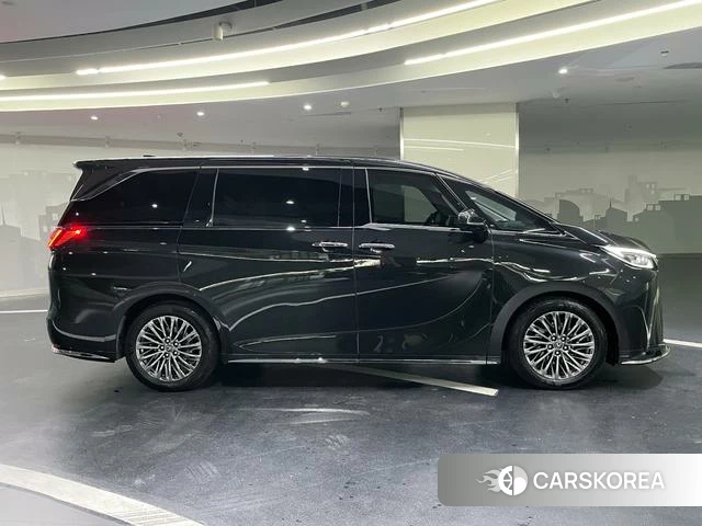 Lexus LM id 4353481 из Китая 7