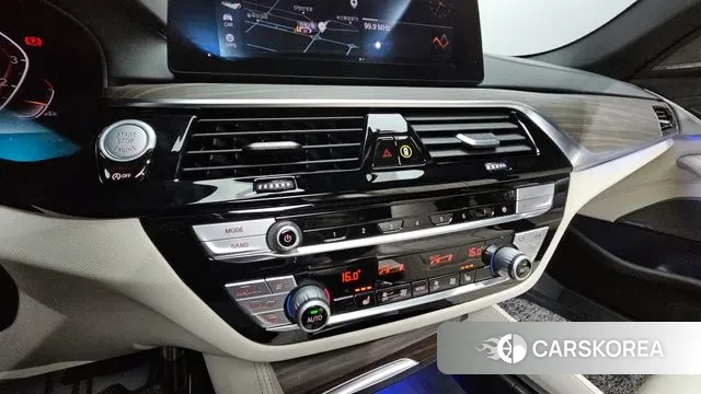 BMW 5 Series (G30) id 3033435 из Кореи 7