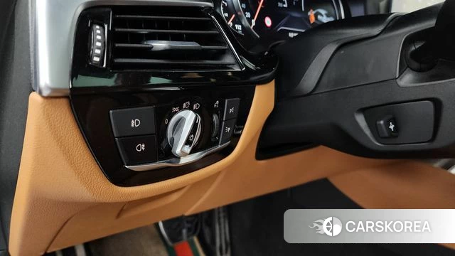 BMW 5 Series (G30) id 4471813 из Кореи 7