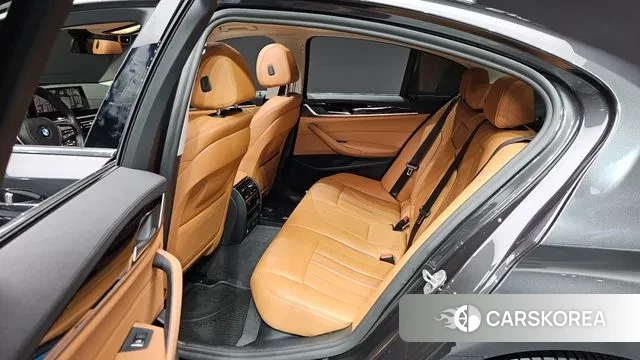 BMW 5 Series (G30) id 3519928 из Кореи 7