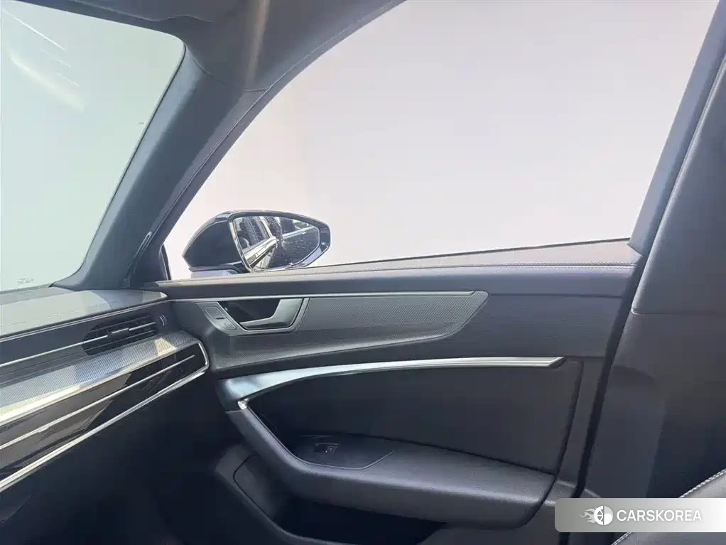 Audi A6L id 4576591 из Китая 7