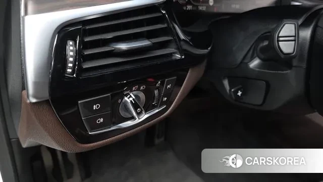 BMW 5 Series (G30) id 3577998 из Кореи 7