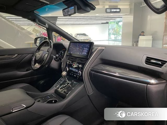 Lexus LM id 4348952 из Китая 7