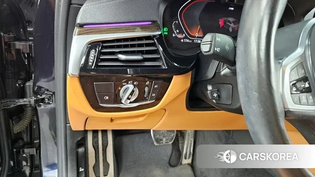 BMW 5 Series (G30) id 2985433 из Кореи 7