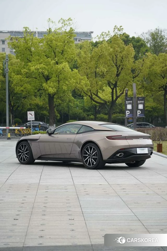 Aston Martin DB11 id 3969204 из Китая 7