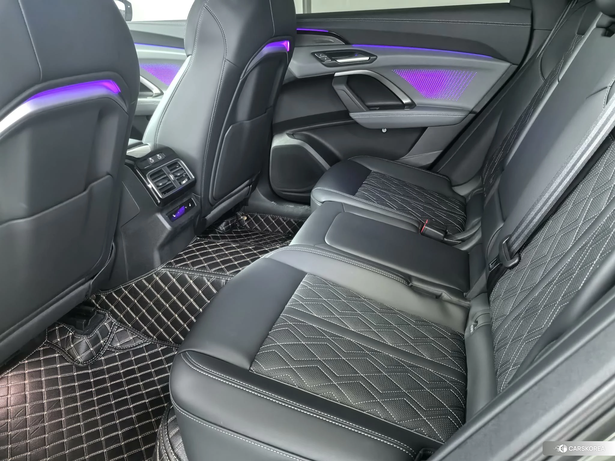 Audi Q5L id 4454178 из Китая 7