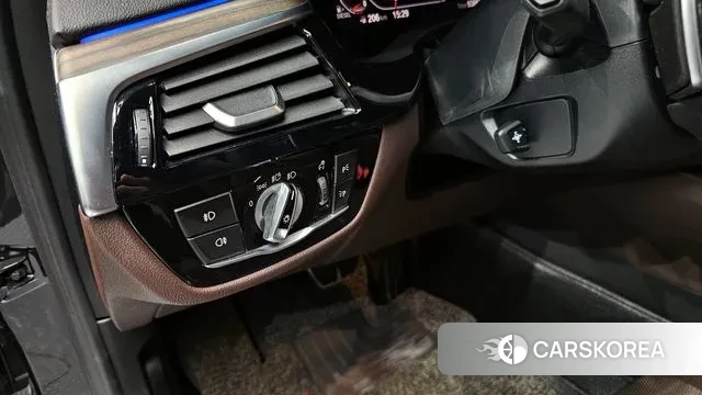 BMW 5 Series (G30) id 3464456 из Кореи 7