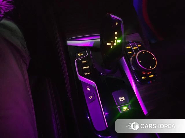 BMW 5 Series (G30) id 3885947 из Кореи 7