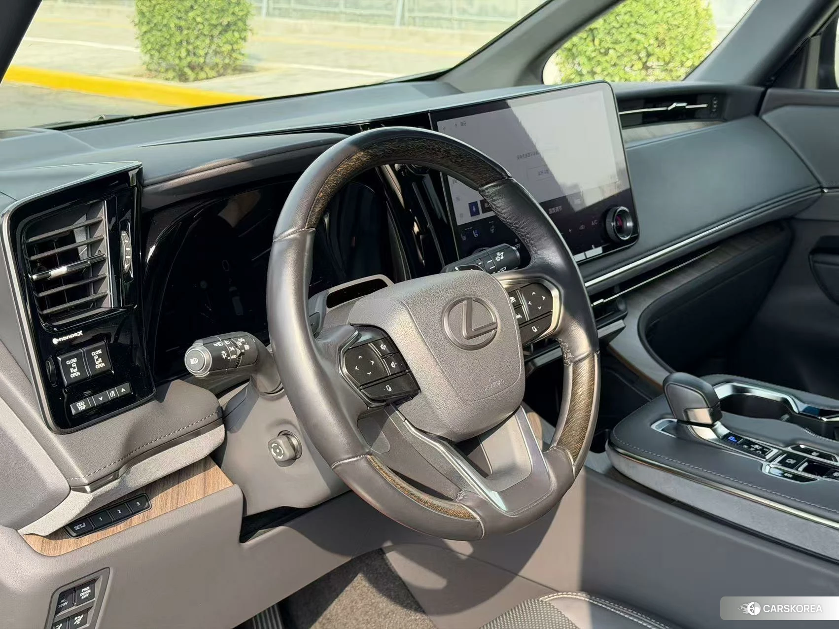 Lexus LM id 4468162 из Китая 7