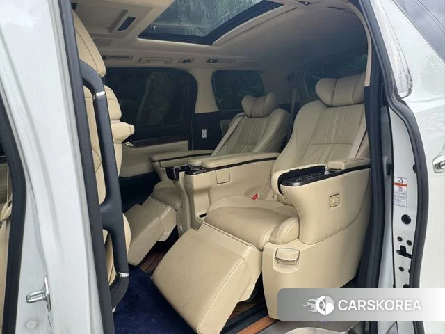 Toyota Elfa id 4365949 из Китая 7