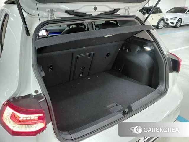 Volkswagen Golf 8th Generation 2023 Белый из Кореи, фото 6