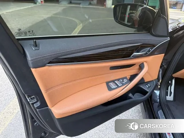 BMW 5 Series (G30) id 3438300 из Кореи 7