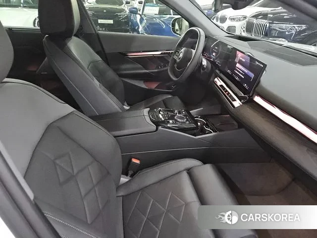 BMW 5 Series (G60) id 3036470 из Кореи 7