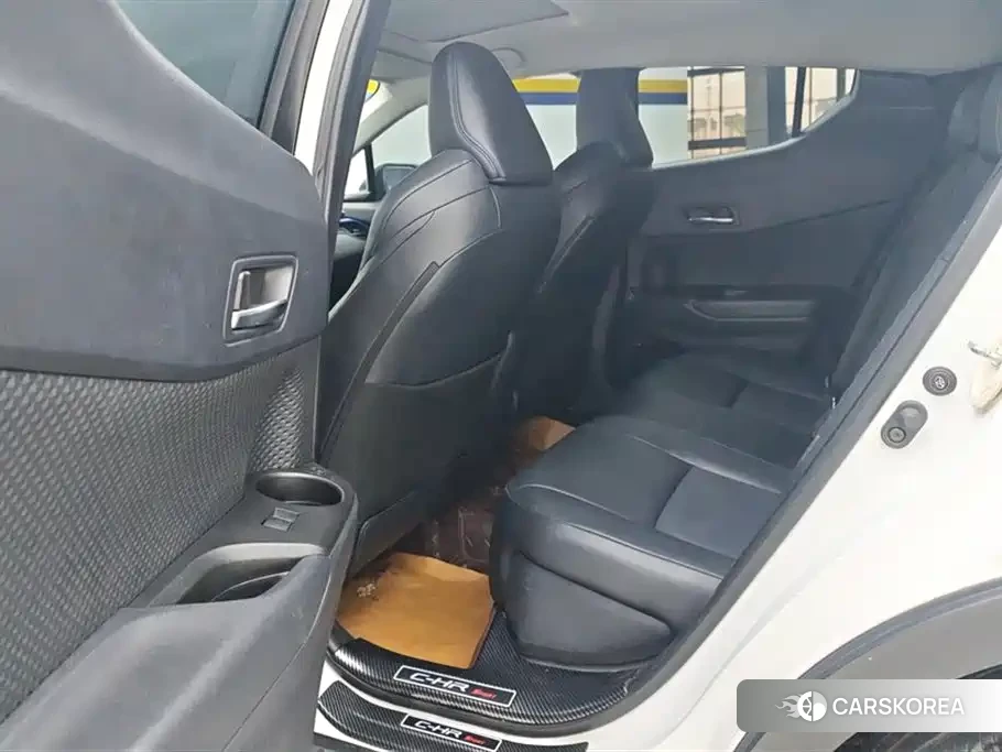Toyota C-HR id 4546366 из Китая 7