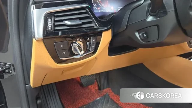 BMW 5 Series (G30) id 3525786 из Кореи 7