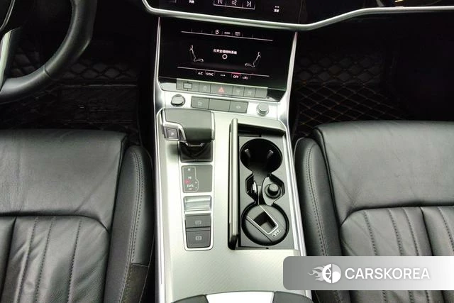 Audi A6L id 3857713 из Китая 7