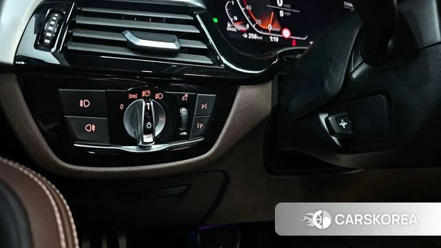 BMW 5 Series (G30) id 3801099 из Кореи 7