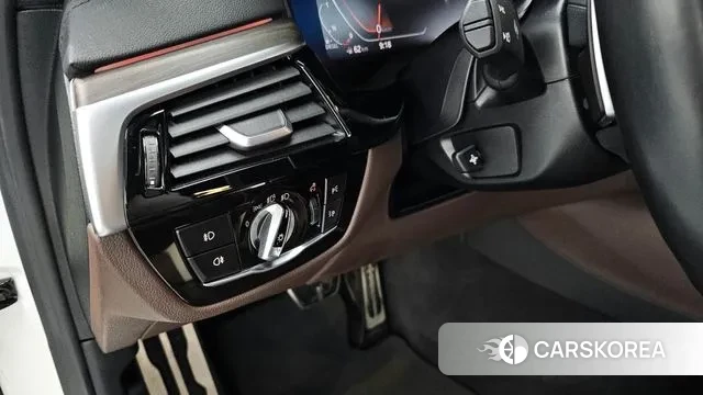 BMW 5 Series (G30) id 3417586 из Кореи 7