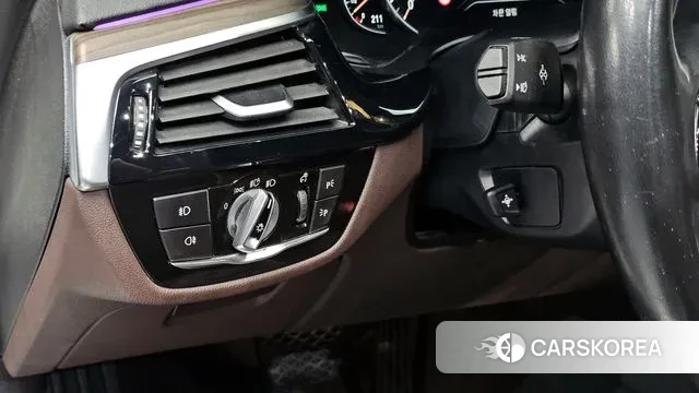 BMW 5 Series (G30) id 3396947 из Кореи 7