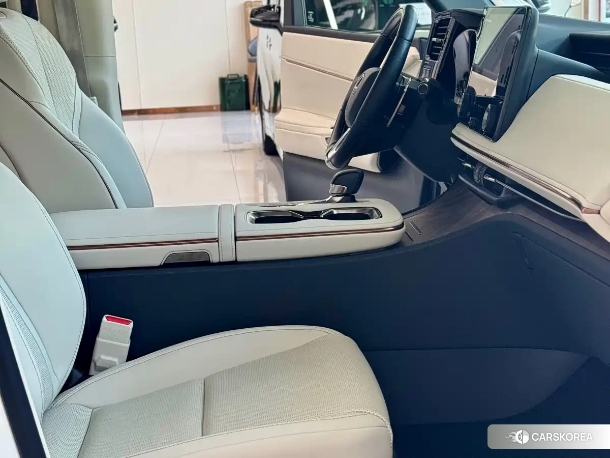 Lexus LM id 4674540 из Китая 7