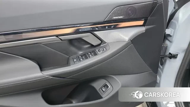 BMW 5 Series (G60) id 3388237 из Кореи 7