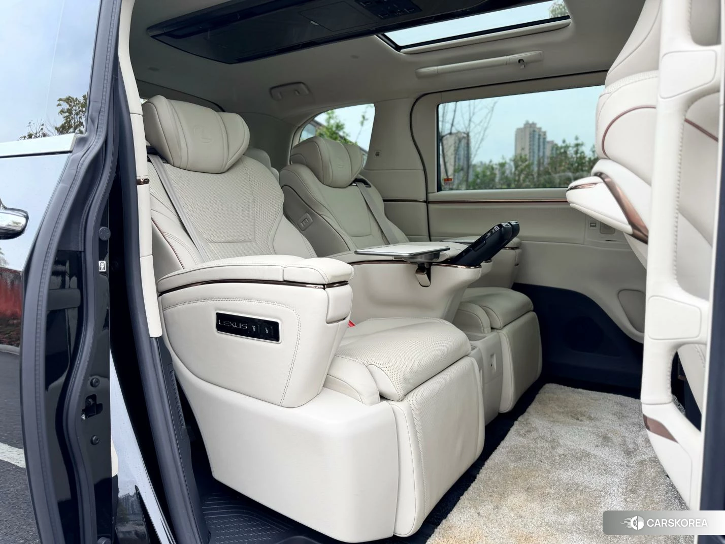 Lexus LM id 4455606 из Китая 7