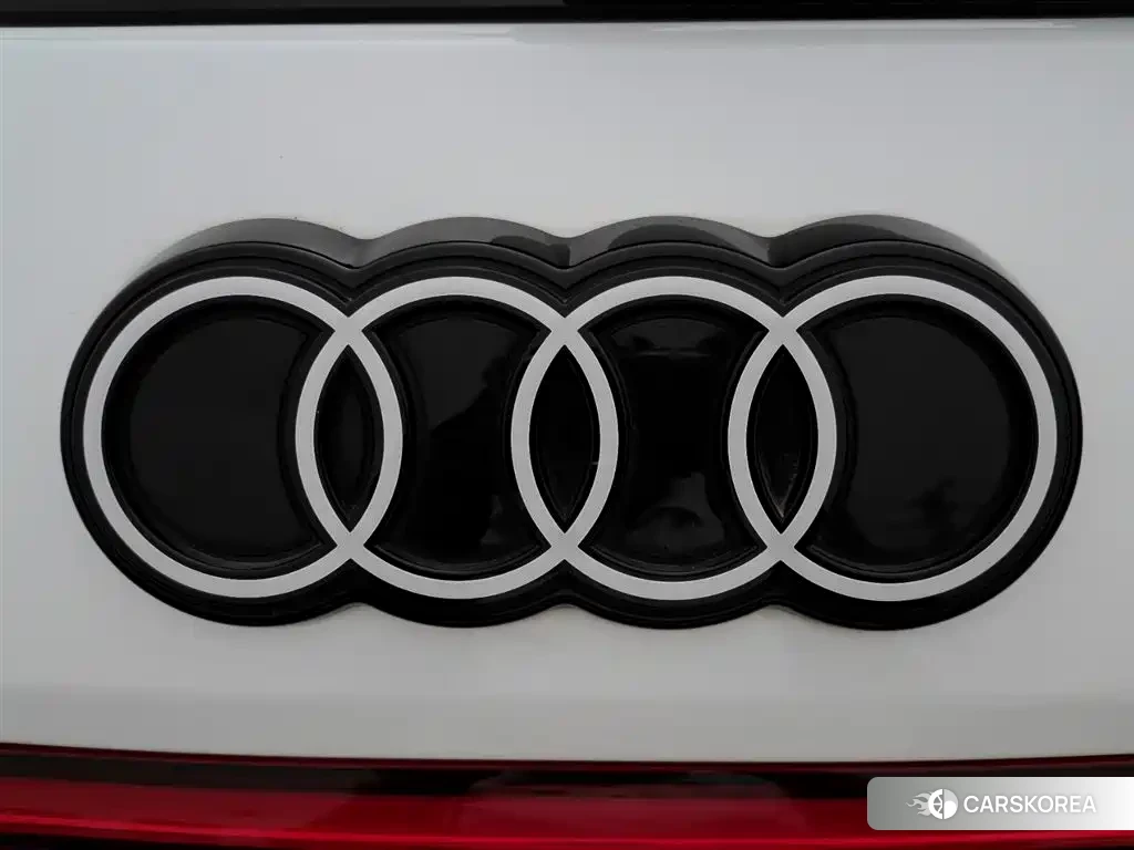 Audi Q6L id 4515283 из Китая 7