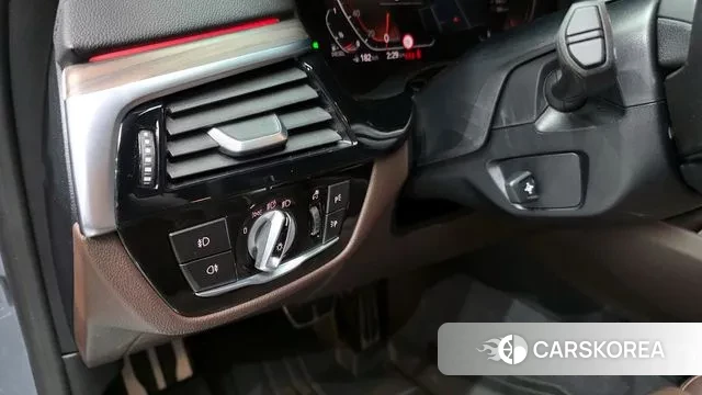 BMW 5 Series (G30) id 3582840 из Кореи 7