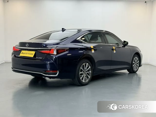 Lexus ES id 4300019 из Китая 7