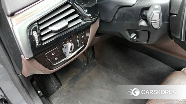 BMW 5 Series (G30) id 3807889 из Кореи 7