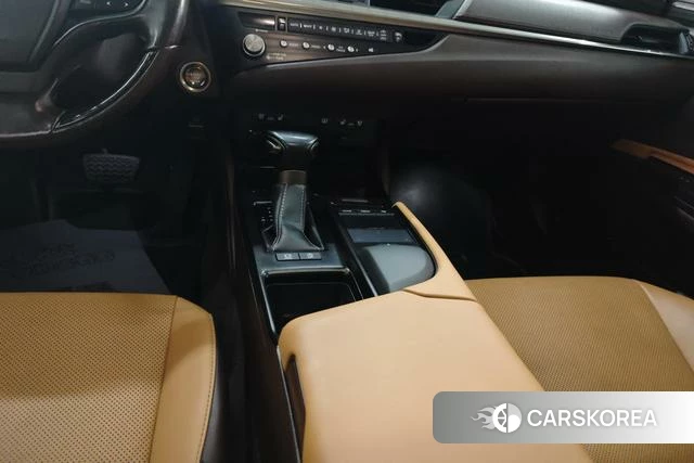 Lexus ES id 4258945 из Китая 7
