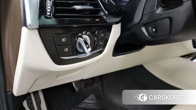 BMW 5 Series (G30) id 3345464 из Кореи 7