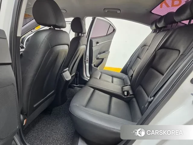 Hyundai Avante AD id 3090966 из Кореи 7