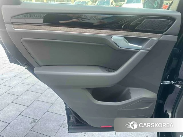 Volkswagen Touareg id 4213918 из Китая 7
