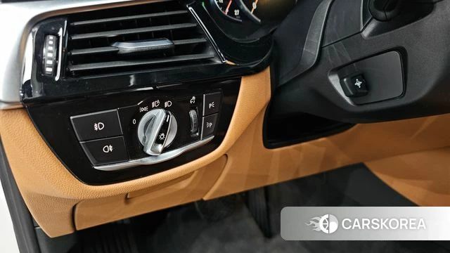 BMW 5 Series (G30) id 3899781 из Кореи 7