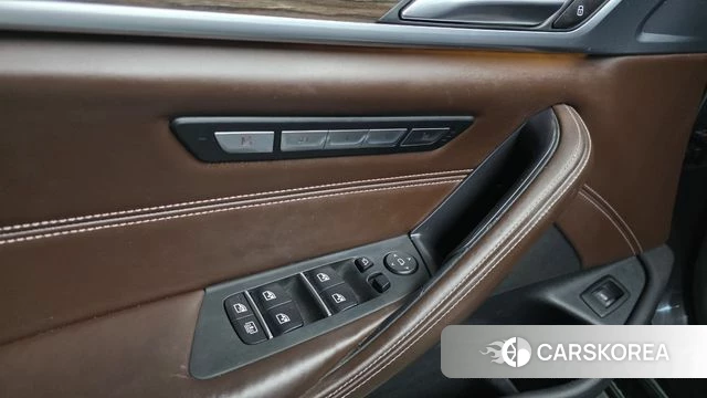 BMW 5 Series (G30) id 4397948 из Кореи 7