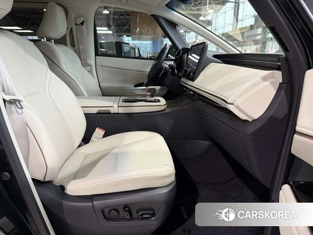 Lexus LM id 4272242 из Китая 7