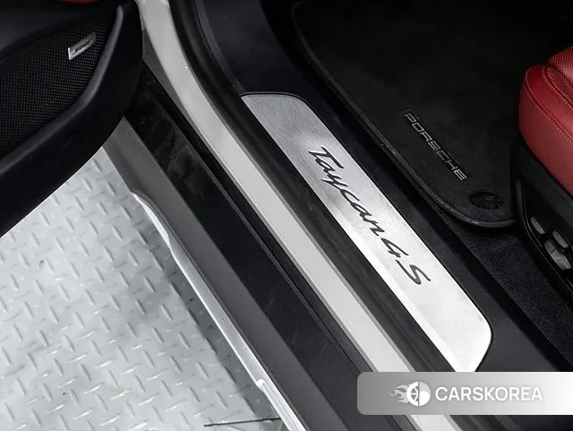 Porsche Taycan id 3011219 из Кореи 7