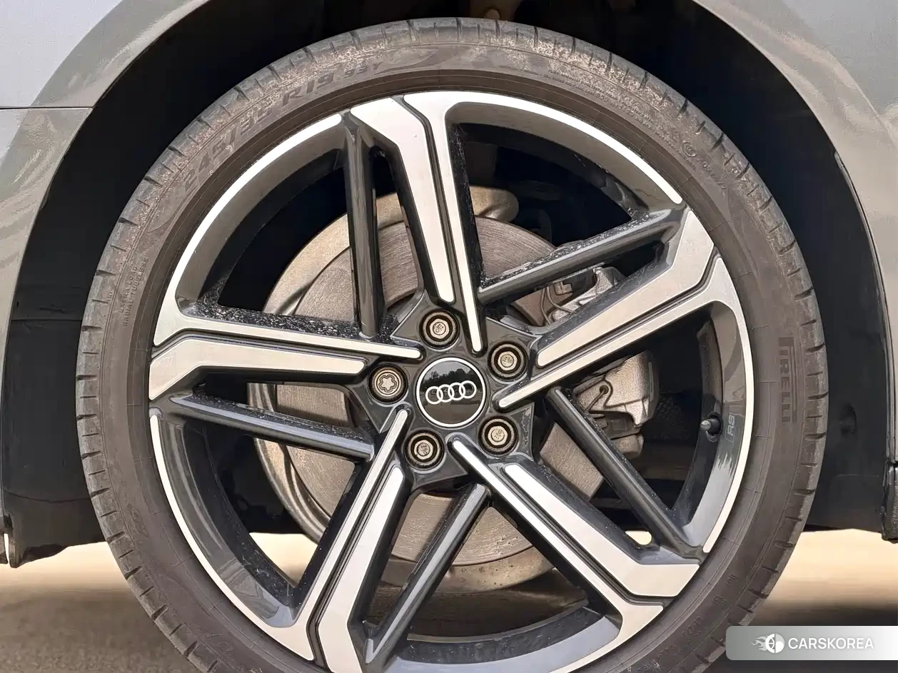 Audi A4L id 4664562 из Китая 7