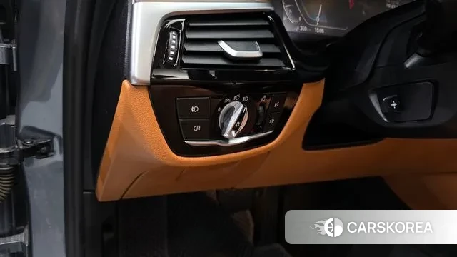 BMW 5 Series (G30) id 3778700 из Кореи 7