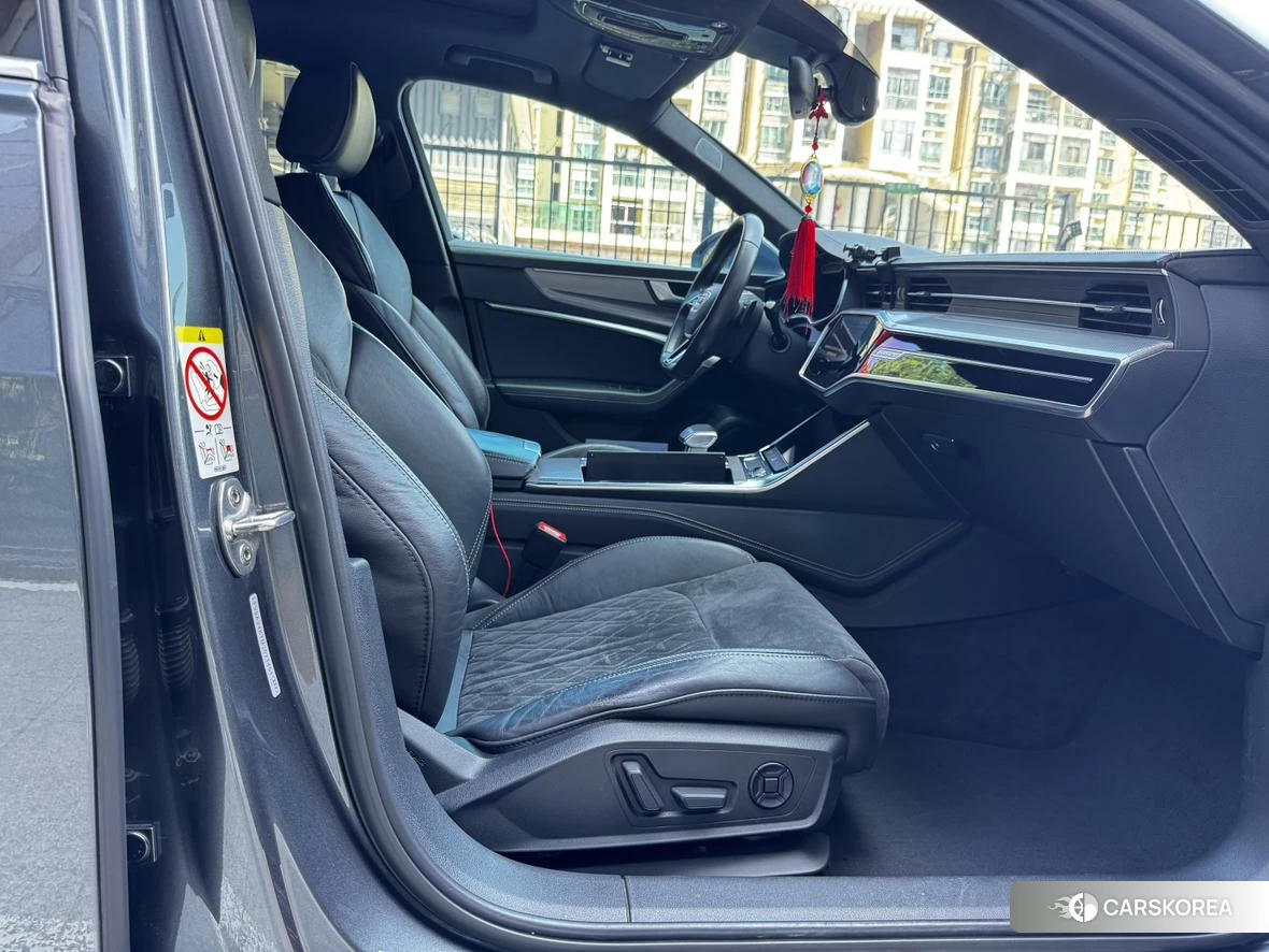 Audi A6L id 4440855 из Китая 7