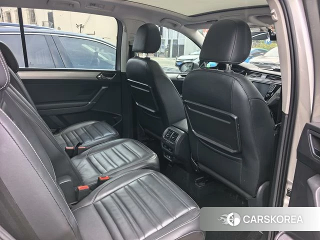 Volkswagen Touran L id 4276248 из Китая 7