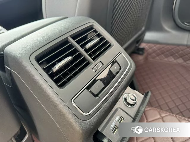 Audi A4L id 4297397 из Китая 7