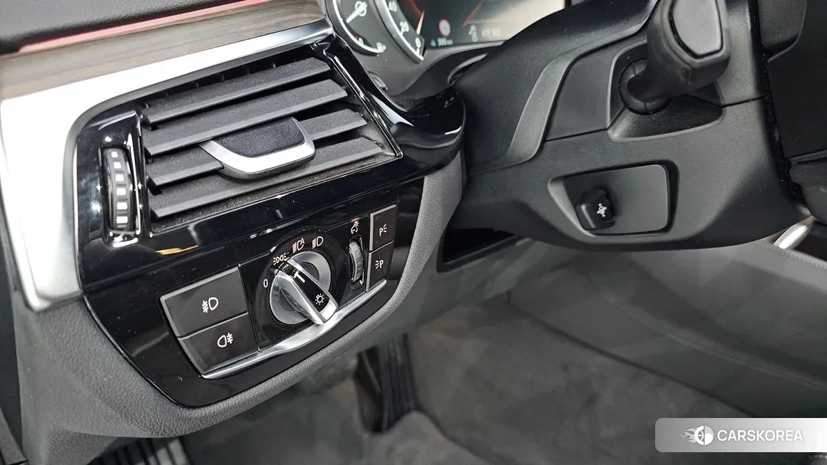 BMW 5 Series (G30) id 2148012 из Кореи 7