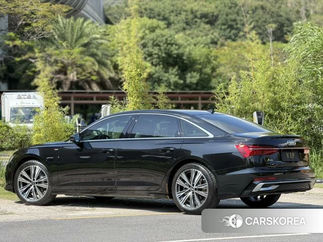 Audi A6L id 4278777 из Китая 7