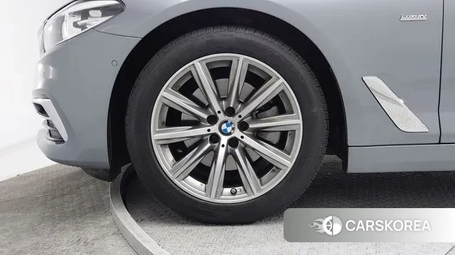 BMW 5 Series (G30) id 3705932 из Кореи 7