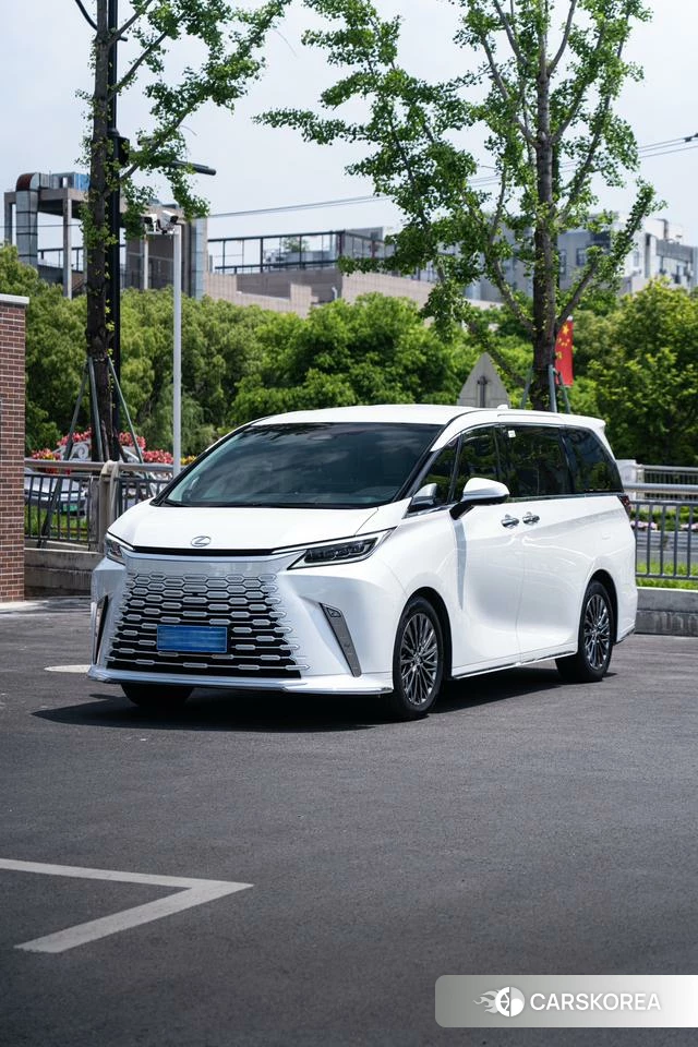 Lexus LM id 4329247 из Китая 7