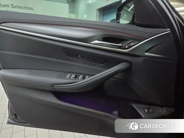 BMW 5 Series (G30) id 3696680 из Кореи 7