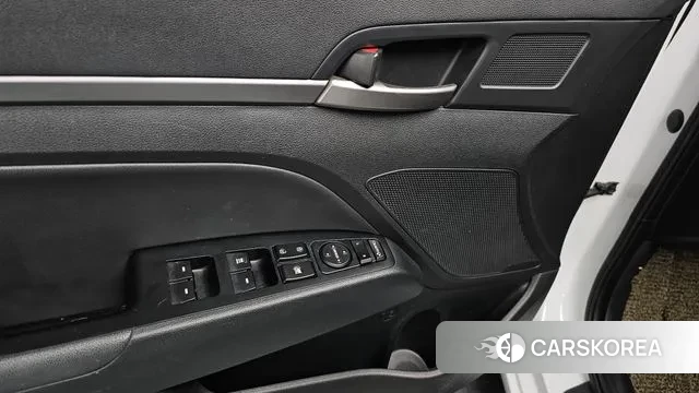 Hyundai Avante AD id 3386149 из Кореи 7