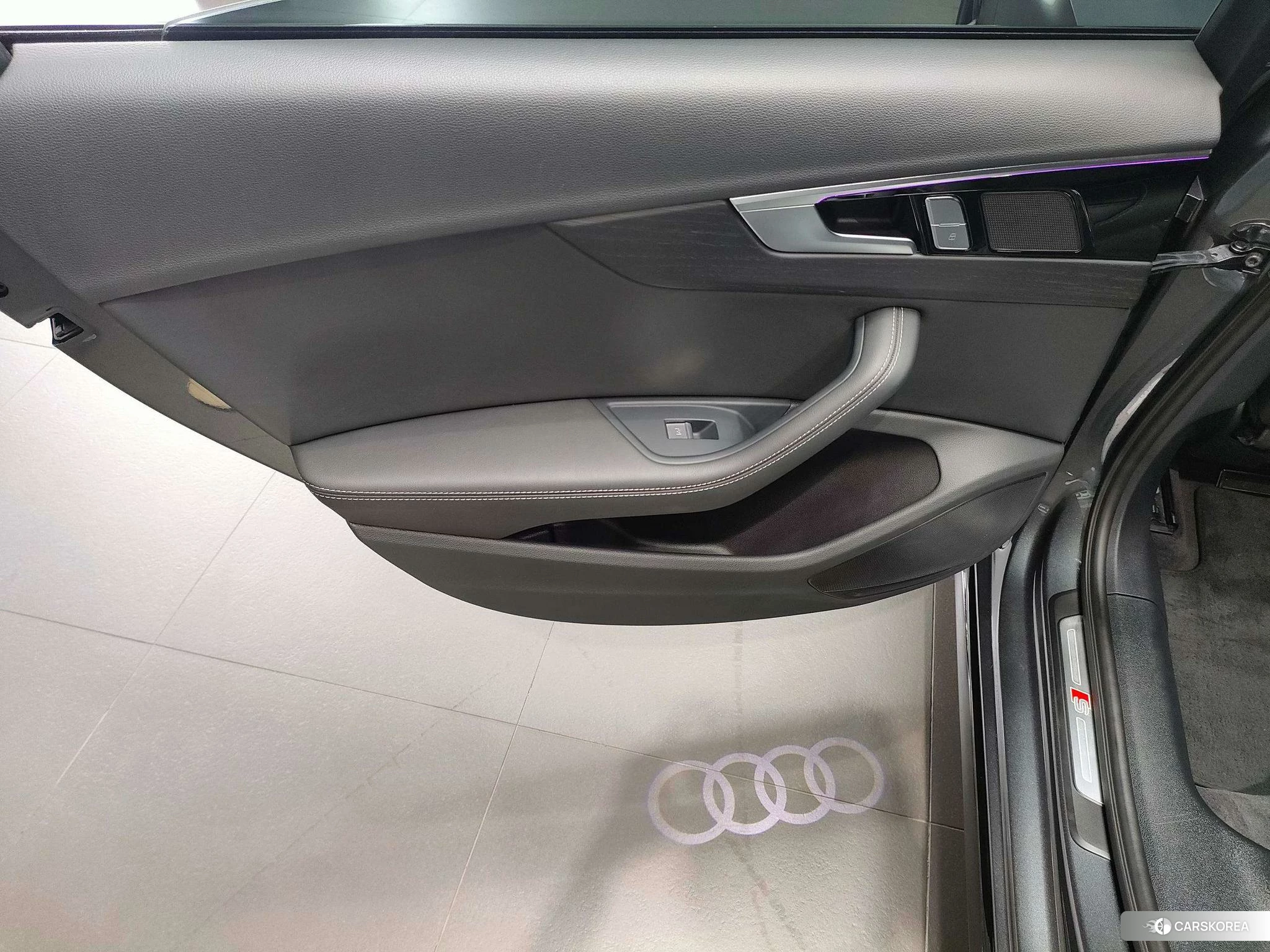Audi A4L id 4487385 из Китая 7